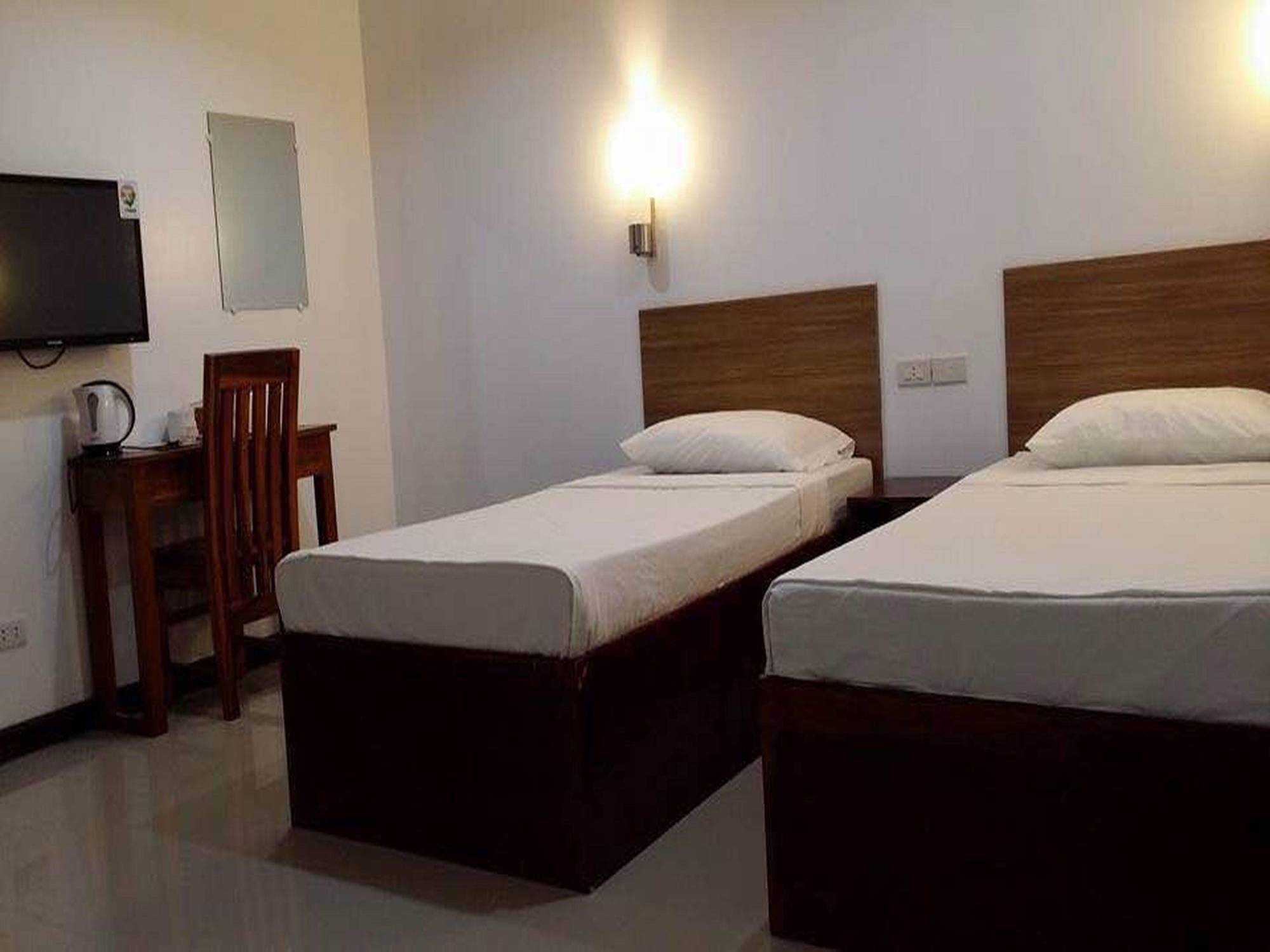 Reddoorz Plus Near Vigan City Commercial Center Exteriör bild